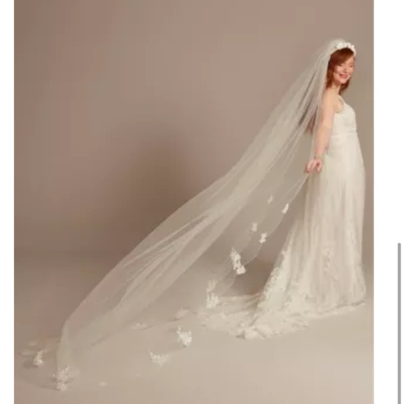 White Lace Veil - Picture 6 of 6